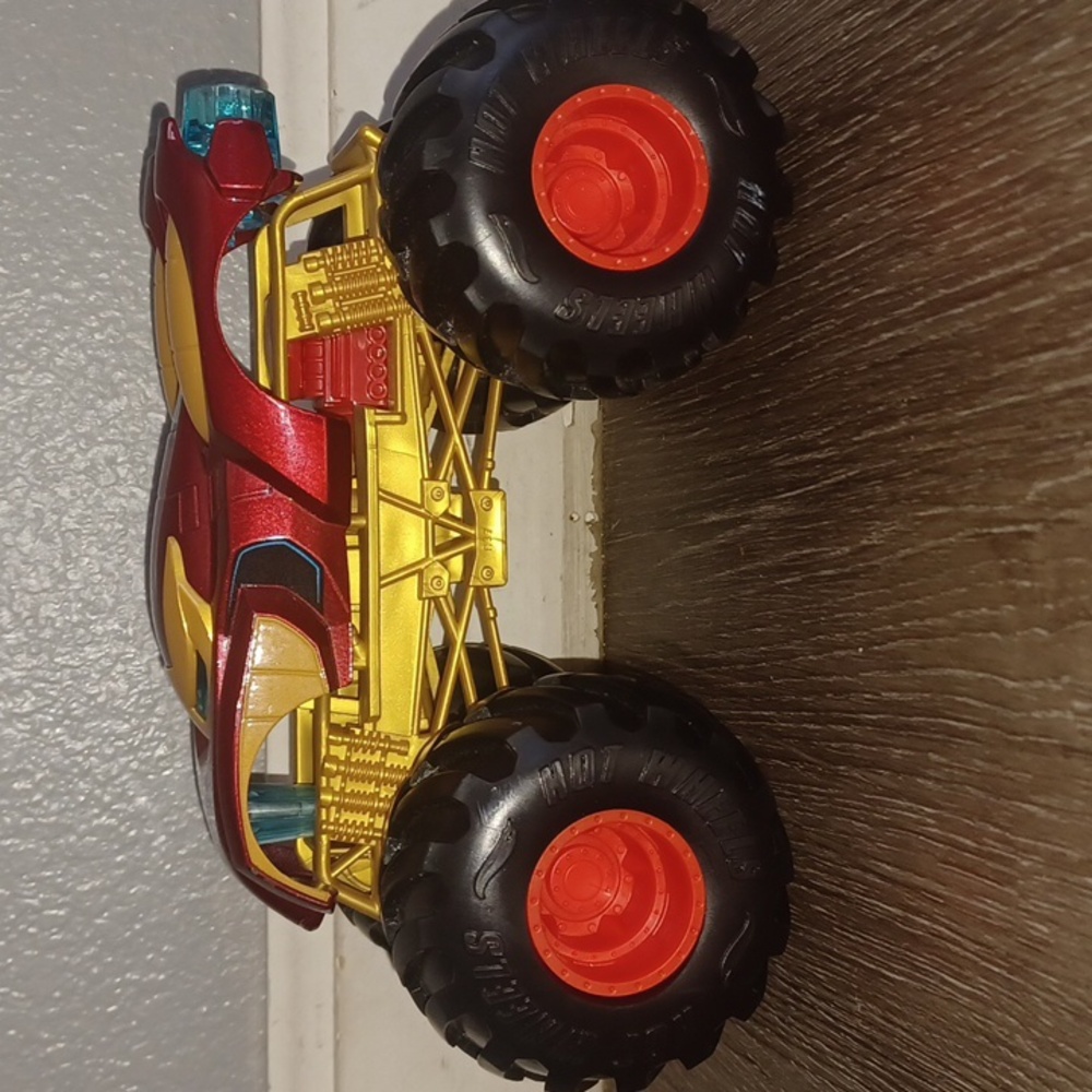 Pre-Owned Hot Wheels Monster Trucks Iron Man (1:24) - Picture 2 of 4